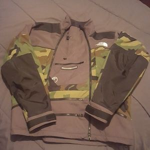North Face Camo Jacket🖤💚